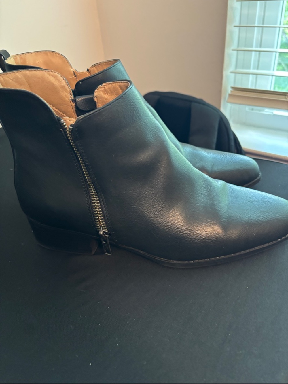 Wonderly Black Leather Side-Zip Ankle Booties
